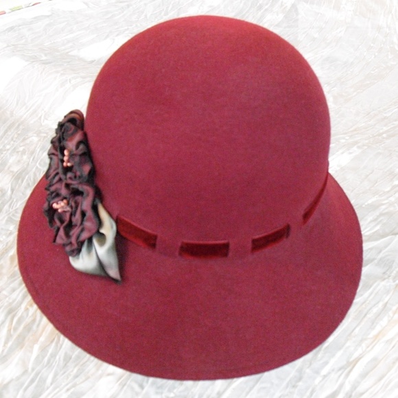 1990s Wine Felt Hat Trimmed w/Velvet Ribbon & French Ribbon Flowers by Toucan